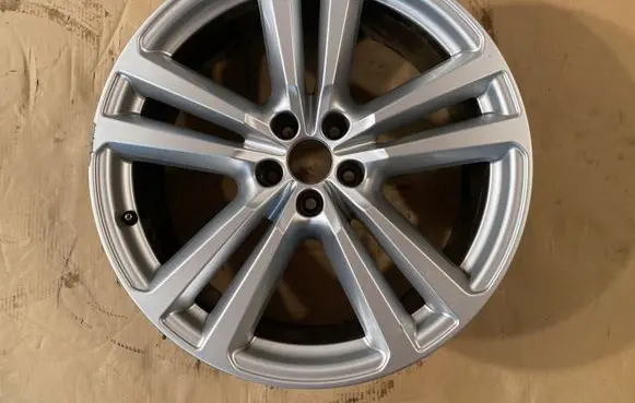 Audi Q7 4M R20 alloy rim 4M0601025G