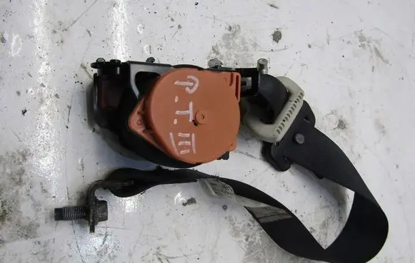 Nissan X-Trail T32 Seat belt trim TKK-AB0-EG647