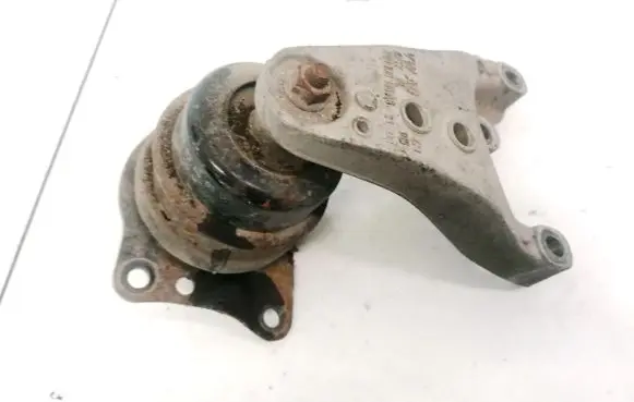 Volkswagen Polo IV 9N3 Engine mount bracket 6Q0199185AB