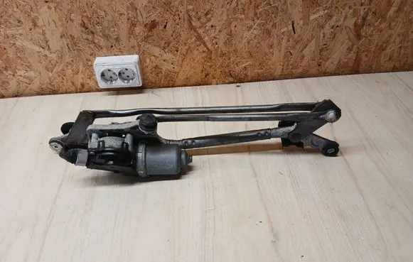Front wiper linkage and motor