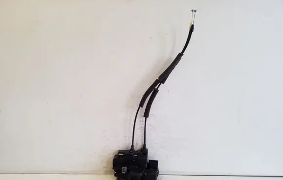 Chevrolet Captiva Front door lock A081876