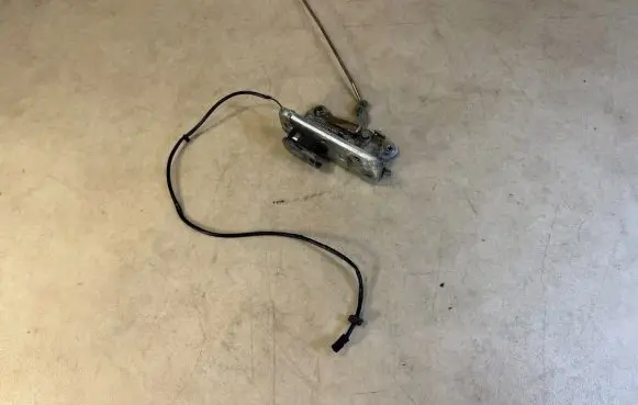 Mercedes-Benz G W461 W463 1st Gen Front door lock A4637200435