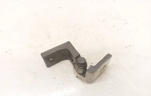 Skoda Octavia Mk2 (1Z) Rear door lower hinge 1Z0833402B