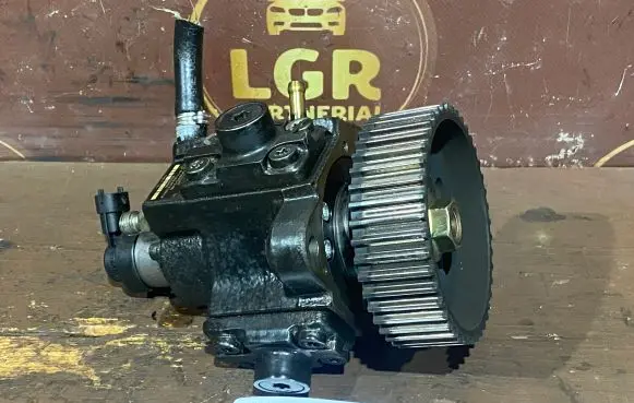 Opel Astra H Fuel injection high pressure pump 0445010097