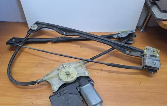 Front door window regulator with motor