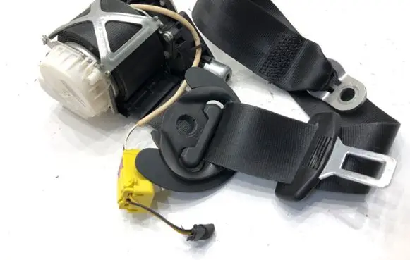 Volkswagen PASSAT CC Front seatbelt 3C1857705P