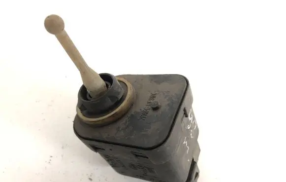 Headlight level adjustment motor