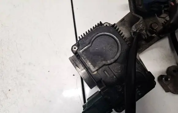 Nissan X-Trail T30 Throttle valve 