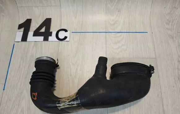 BMW X3 E83 Air intake hose/pipe 11564310