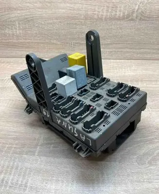 Renault Laguna I Fuse module 7700821586