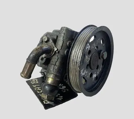 Volkswagen PASSAT B5.5 Power steering pump 8D0145177Q