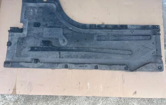 BMW 2 G42 Center/middle under tray cover 8493724 77772220