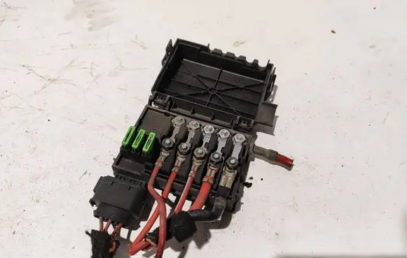 Volkswagen Golf IV Fuse box set 1J0937550A