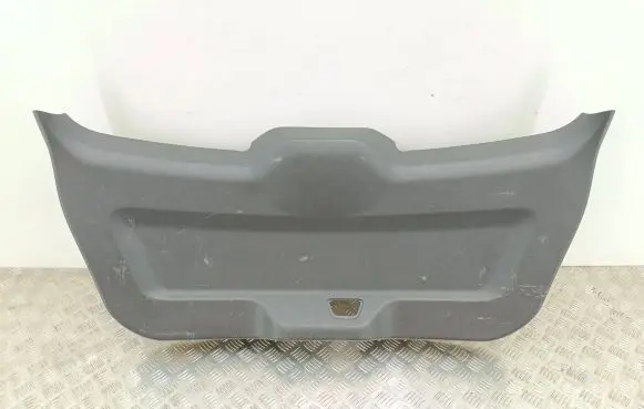 Tailgate trim