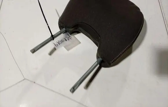 Volvo S40 Front seat headrest 