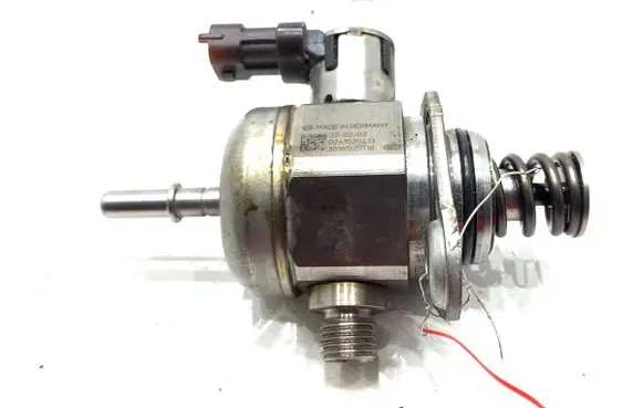 Alfa Romeo Stelvio Fuel injection high pressure pump 50050785