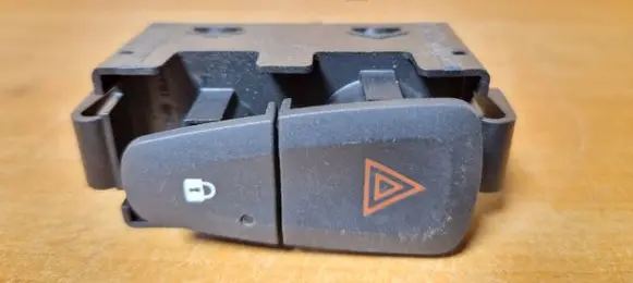 Renault Scenic III - Grand scenic III Hazard light switch E3160101