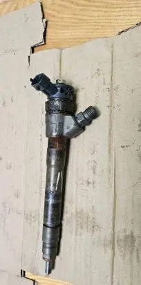 Renault Trafic III (X82) Fuel injector 0445110569