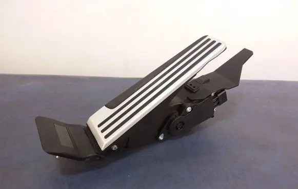 Infiniti Q50 Accelerator throttle pedal 18002JJ90D