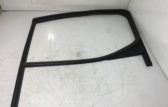 Peugeot Partner Rubber seal front door window/glass 9818023580