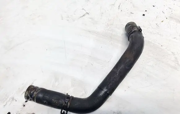 Volkswagen PASSAT B6 Engine coolant pipe/hose 