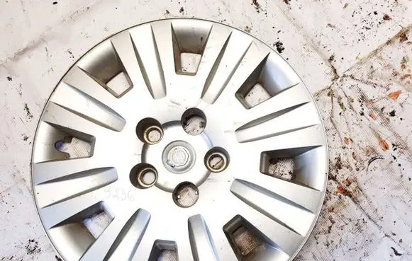 Chrysler Pacifica R16 wheel hub/cap/trim 