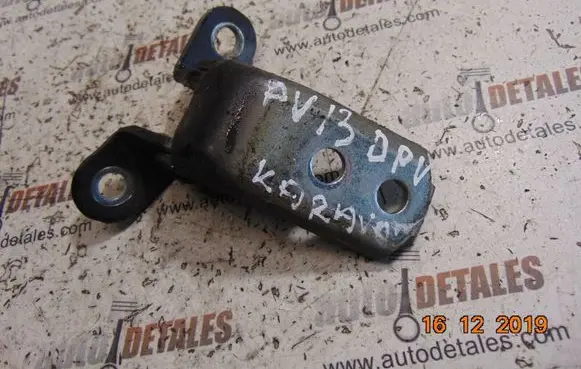 Toyota Avensis T270 Front door upper hinge