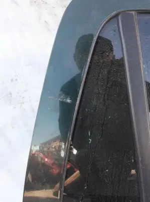 Opel Astra G Rear vent window glass 