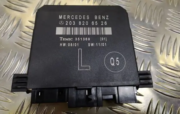 Mercedes-Benz C W203 Door control unit/module 2038206526