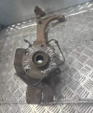Audi A4 S4 B5 8D Front wheel hub 