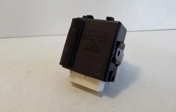 Lexus CT 200H Window washer relay 8594076010