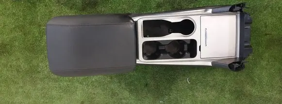 Ford Explorer VI Center console 