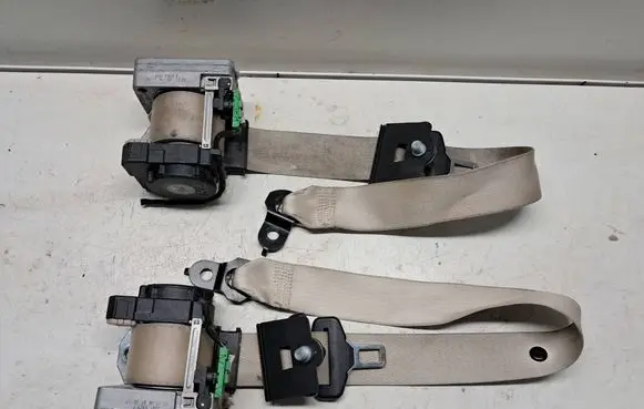 Mercedes-Benz C W203 Front seatbelt A2038600986