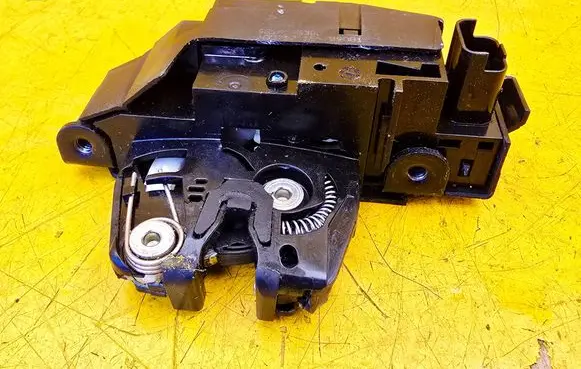 Citroen C4 II Picasso Tailgate lock latch 9816195380