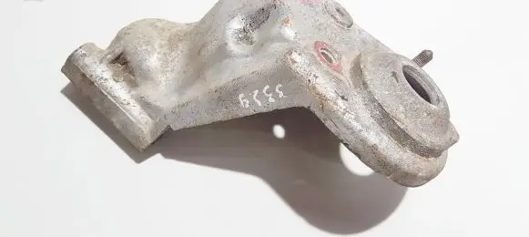Engine mounting bracket