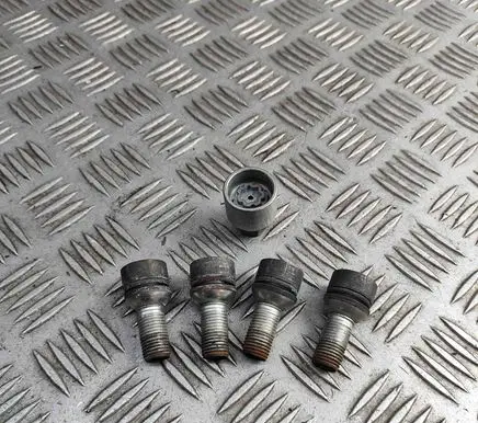 Audi A5 Anti-theft wheel nuts and lock 4F0698139C 82A071455