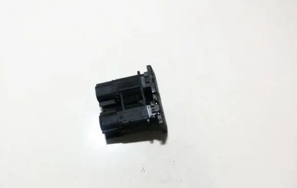 Ford Mondeo Mk III Hazard light switch 1s7t13a350bd