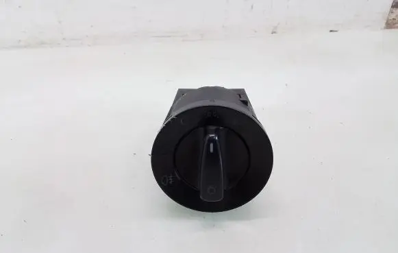 Volkswagen Golf IV Light switch 1C0941531