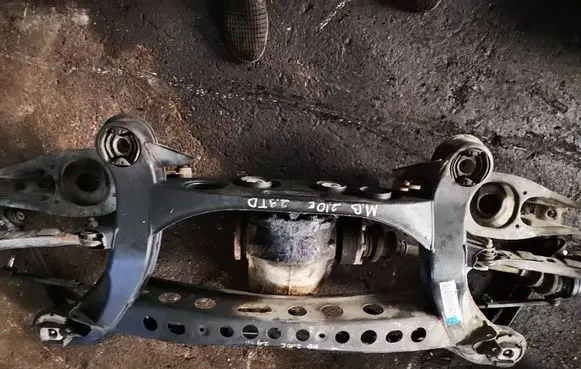 Mercedes-Benz E W210 Rear axle beam with reductor 