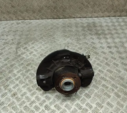 Mercedes-Benz CLA C118 X118 Front wheel hub A1185840200 A2473320200