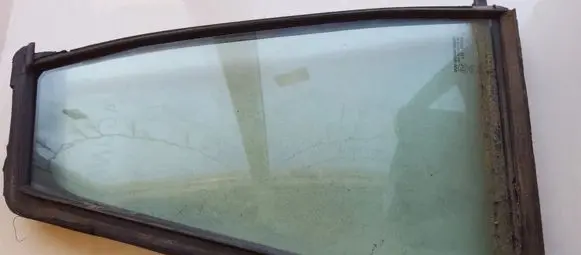 Rear vent window glass