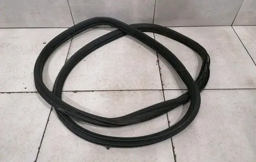 Mercedes-Benz CLS C218 AMG Rubber seal rear door window/glass A4637311300