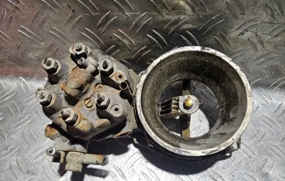 Audi 100 200 5000 C3 Fuel distributor 0438120210 034133353K