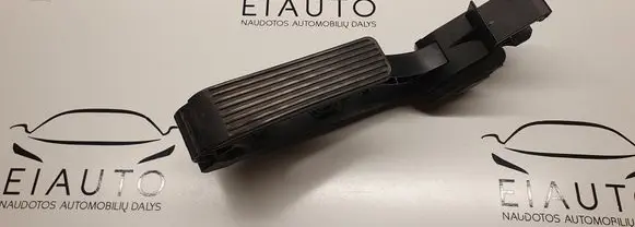 Mercedes-Benz CLS C219 Accelerator throttle pedal A2113000604 A2113010001