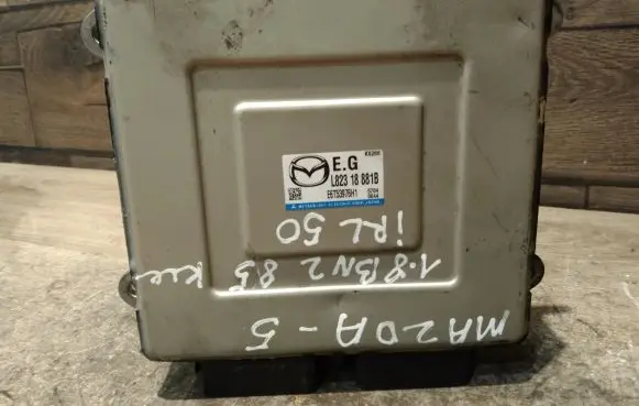 Mazda 5 Engine control unit/module L82318881B