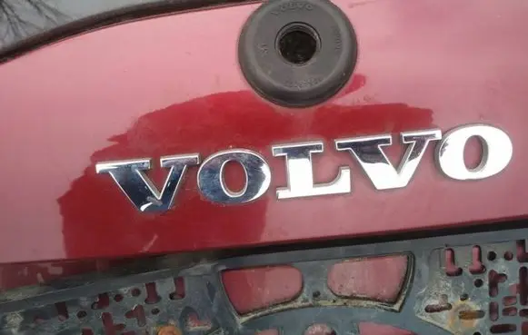 Manufacturer badge logo/emblem