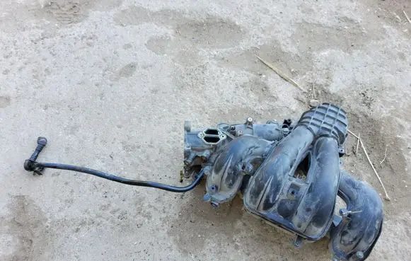 Ford Mondeo Mk III Intake manifold