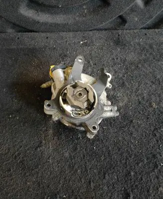 Opel Insignia A Vacuum pump