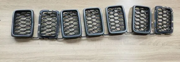 Jeep Grand Cherokee Front bumper upper radiator grill 68298567AA