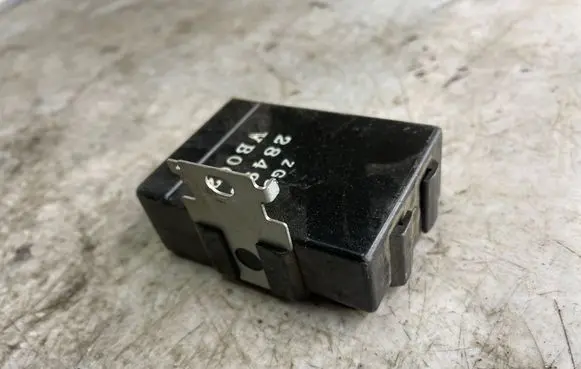 Nissan Patrol Y61 Other control units/modules 28495vb002